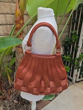 Harveys Seatbelt Large Stella Shoulder Bag Copper